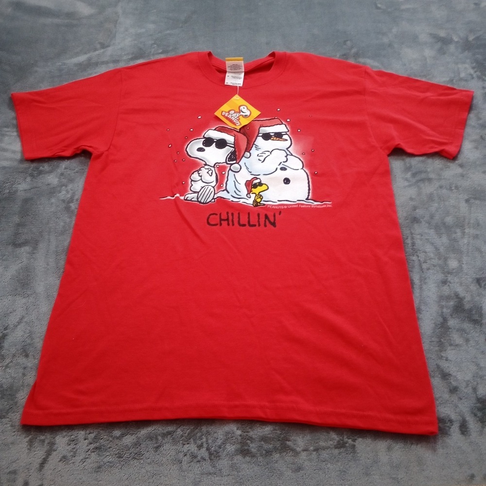 Peanuts‎ Graphic T Shirt Womens Medium Red Snoopy Christmas Chillin Snowman